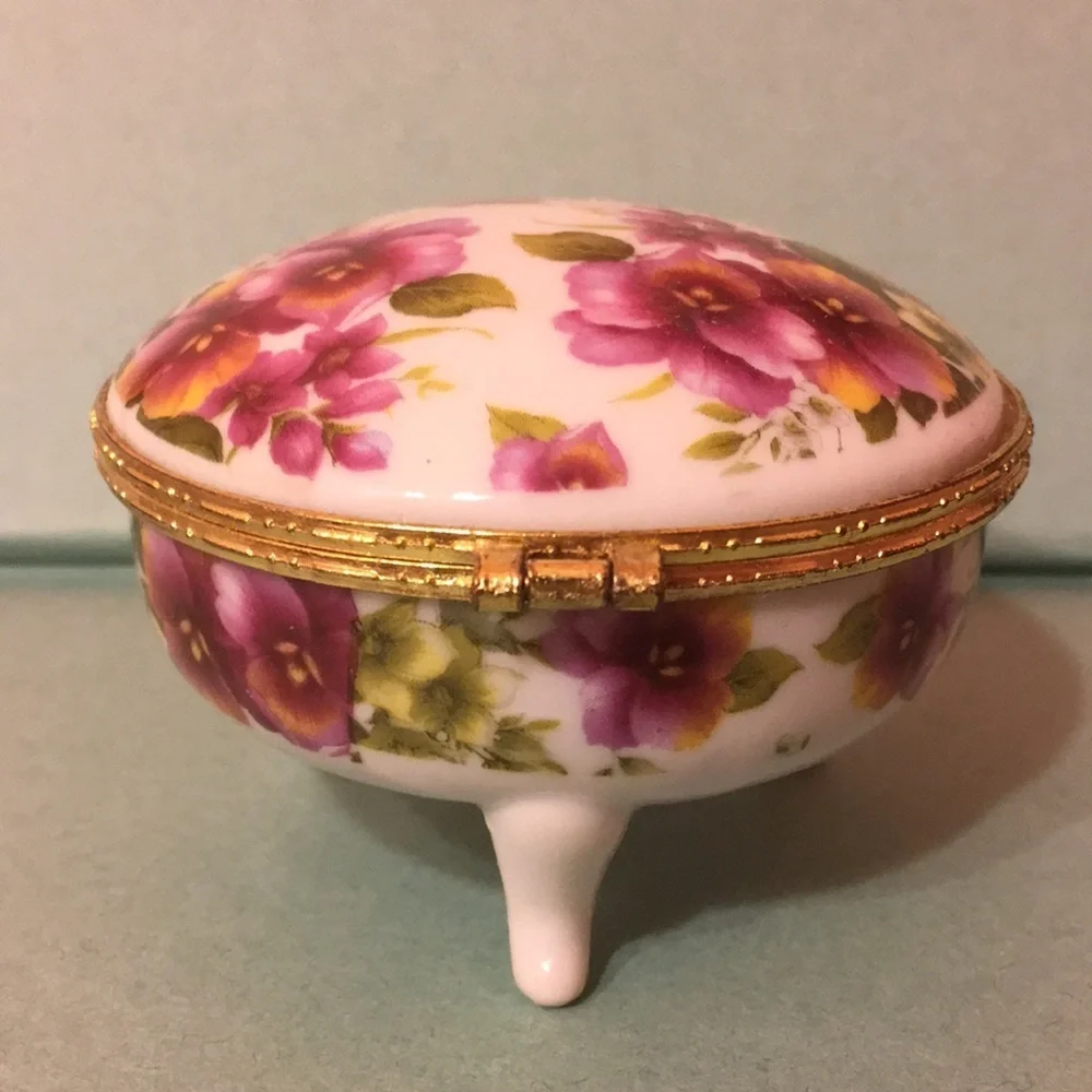 Hinged 3-Footed Trinket/Jewelry Box w/Built-in Round Mirror in Lid